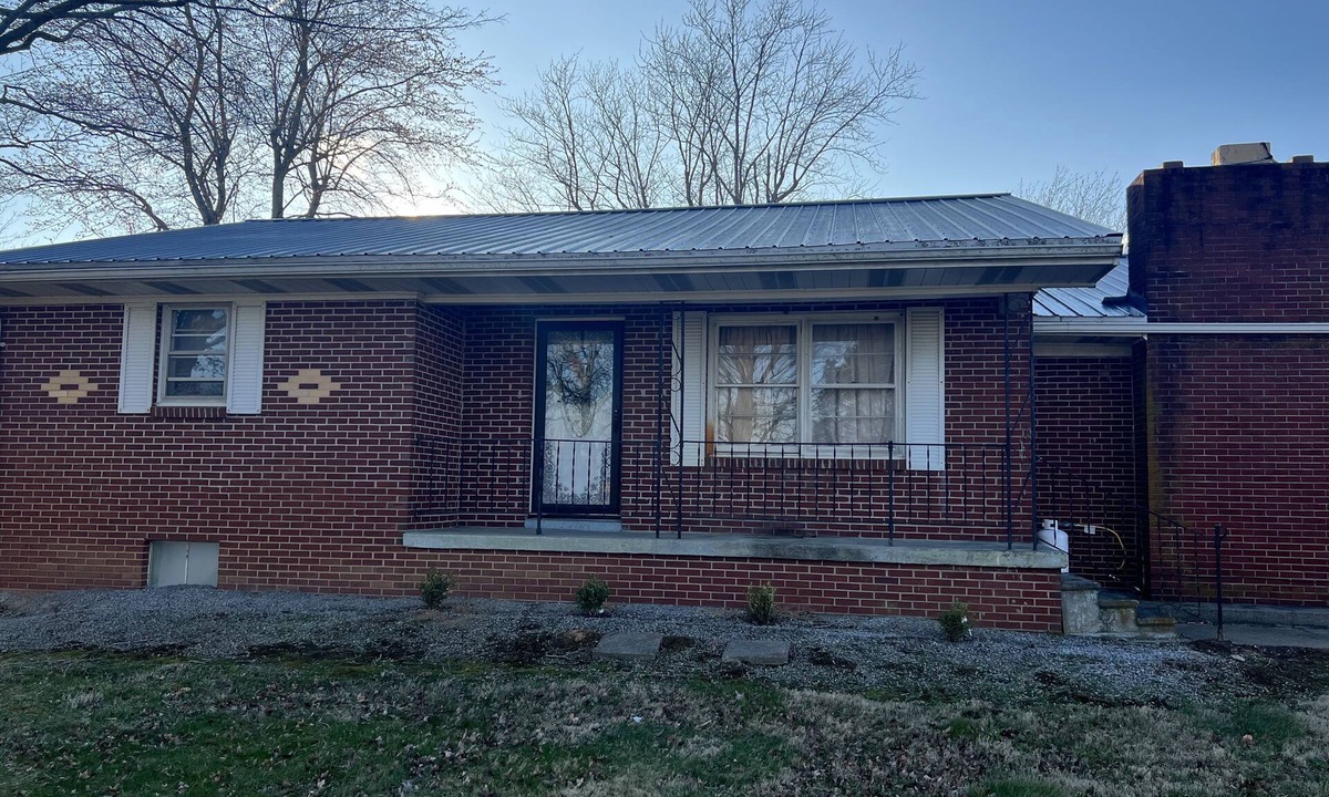 Marion House | Charming 3-bedroom house in pleasant Marion with AC, country views, WiFi.