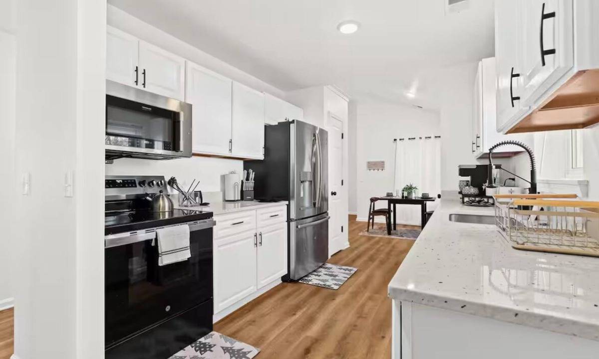 Drayton Plains House | Charming 3-bedroom house in Auburn Hills with AC, WiFi