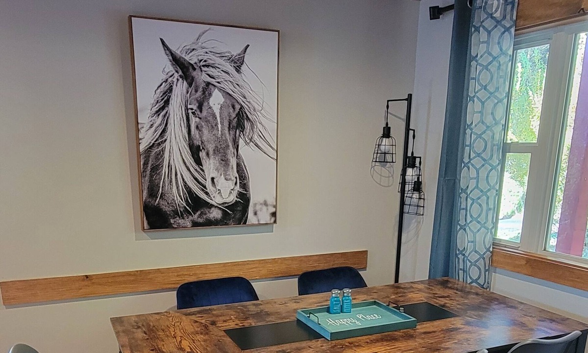 Oakland House | Charming 4-bedroom house in Oakland WiFi, Foosball table, game console, hot tub