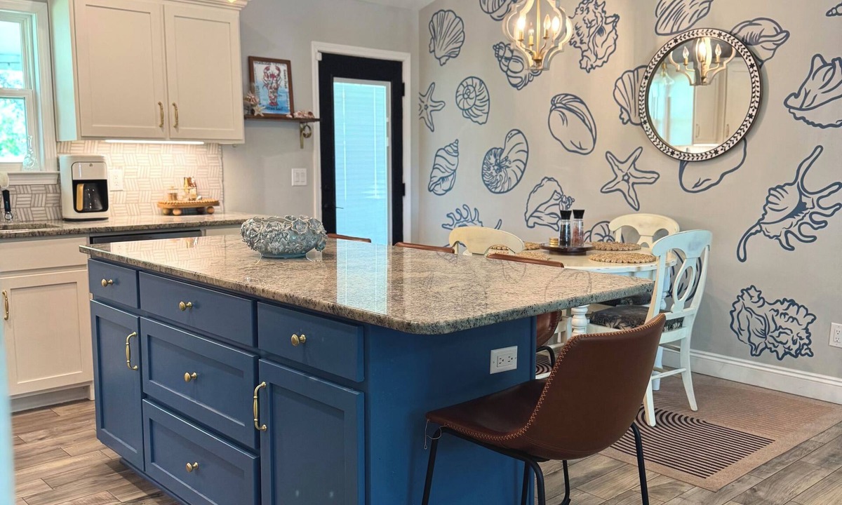 Gulf Breeze House | Charming 4-bedroom home 12 mins to beaches and downtown