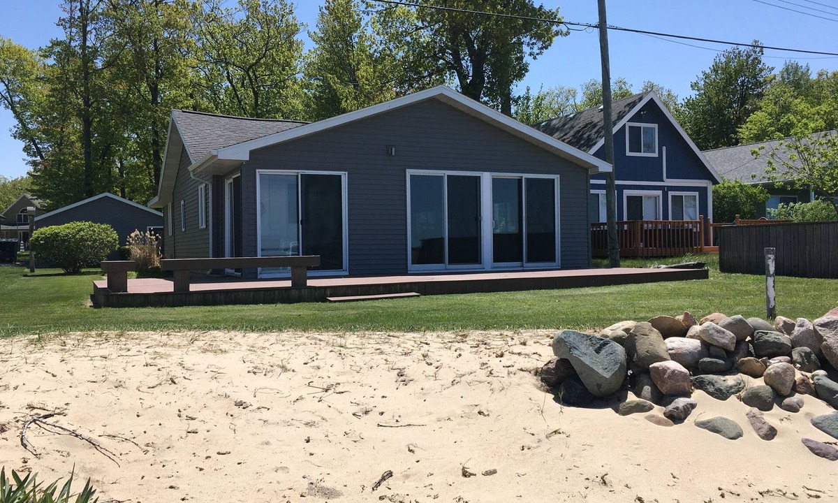 Port Austin Cottage | Charming and Cozy Lake Front Cottage on Private Beach