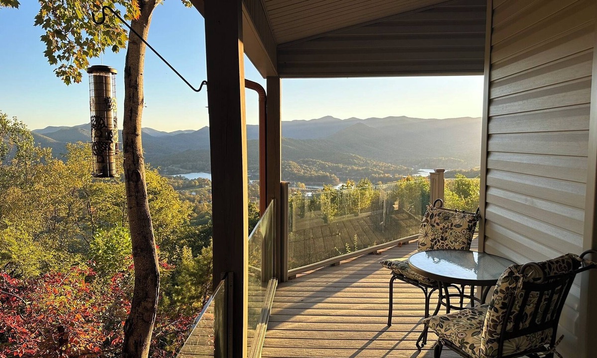 Hiawassee Cabin | Charming Bell Chalet, Hot Tub, Unbelievable Mountain, Lake Chatuge View!