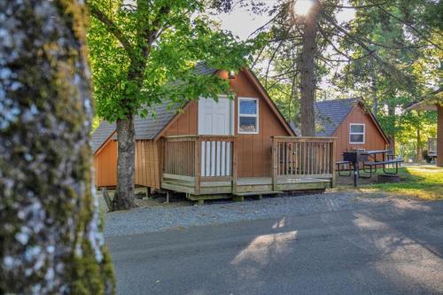 Pigeon Forge Ski Chalet | Charming Cabin near Smoky Mountains