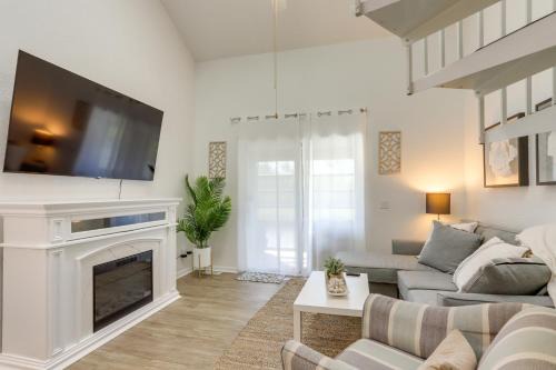 Oak Harbor House | Charming Condo on Lake Erie w/Community Pool