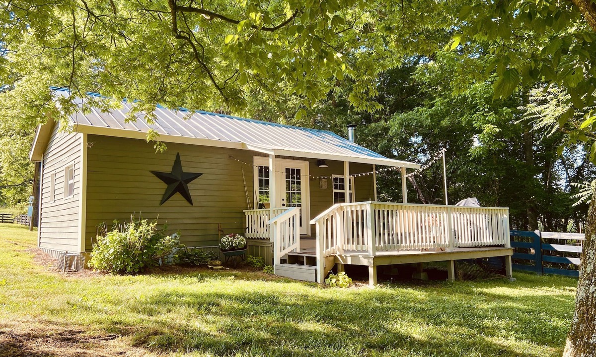 Hickman Cottage | Charming Cottage in the Tennessee Countryside