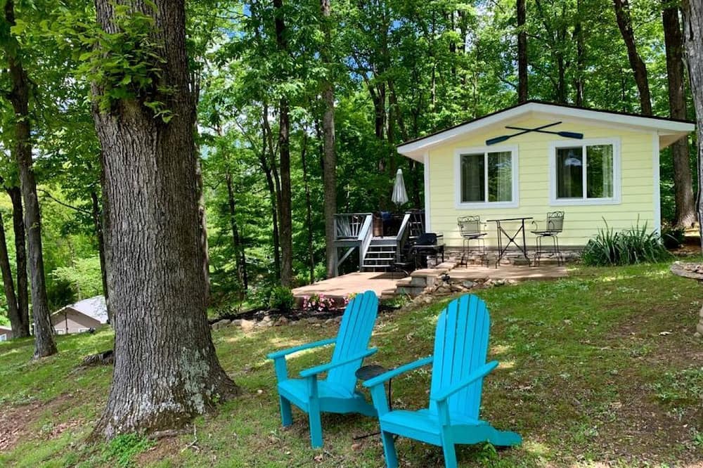 Cadiz Cottage | Charming Cottage with Fire Pit and Barbecue in Cadiz, Kentucky