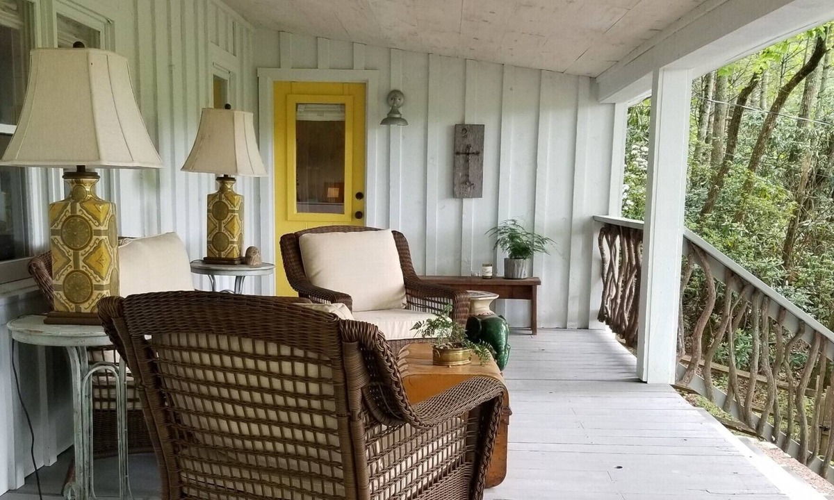 Cashiers Cottage | Charming cottage with lake view, minutes from downtown Cashiers