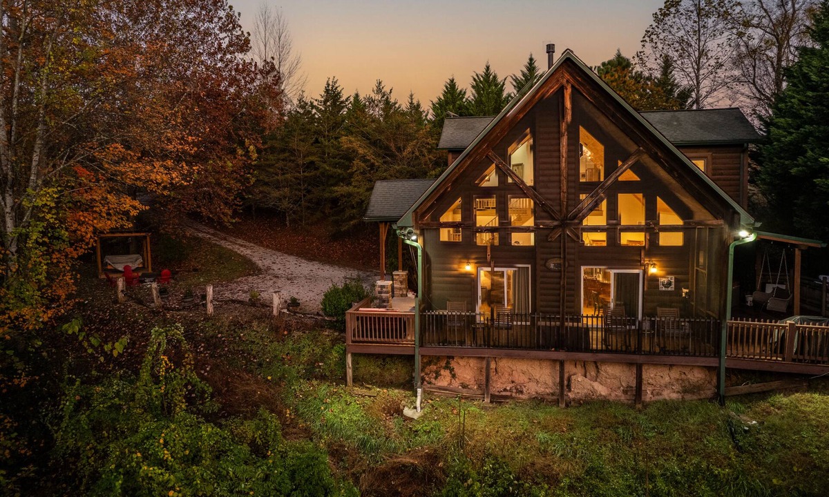 Whittier Cabin | Charming, Family-Friendly Cabin - Serene, Minutes from GSMNP Fun! Easy Access!