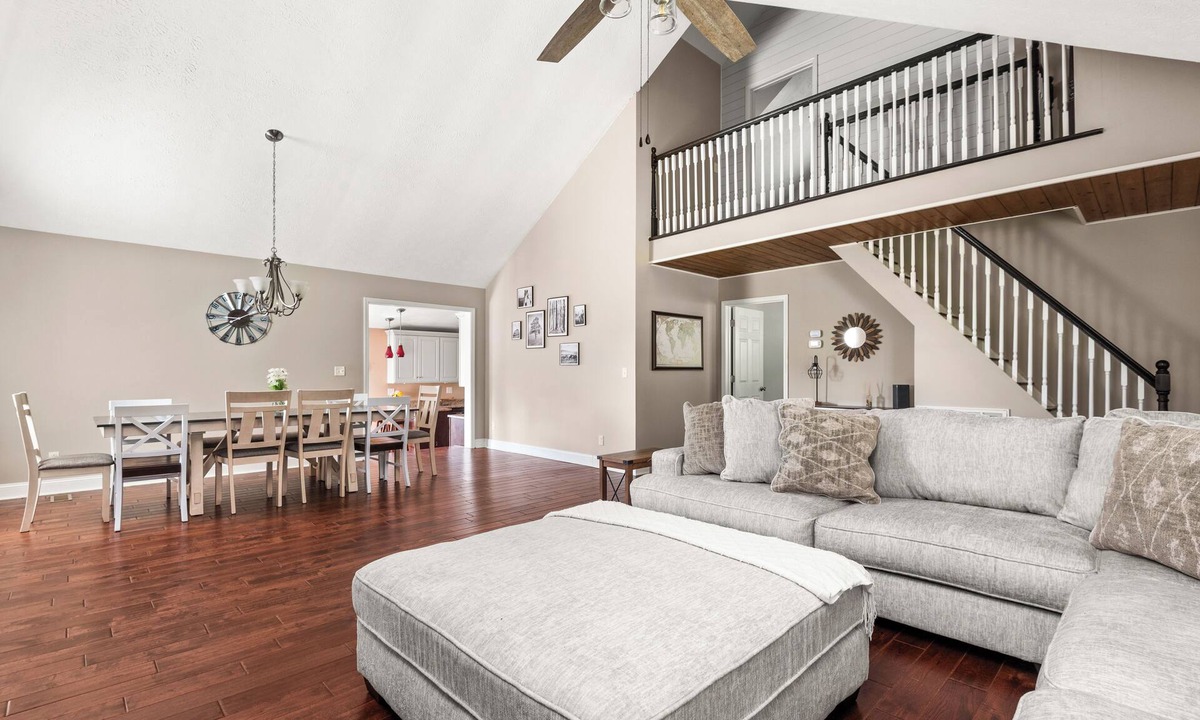 Greenbrier House | Charming Farmhouse Getaway – Peaceful Country Escape with Modern Comforts!