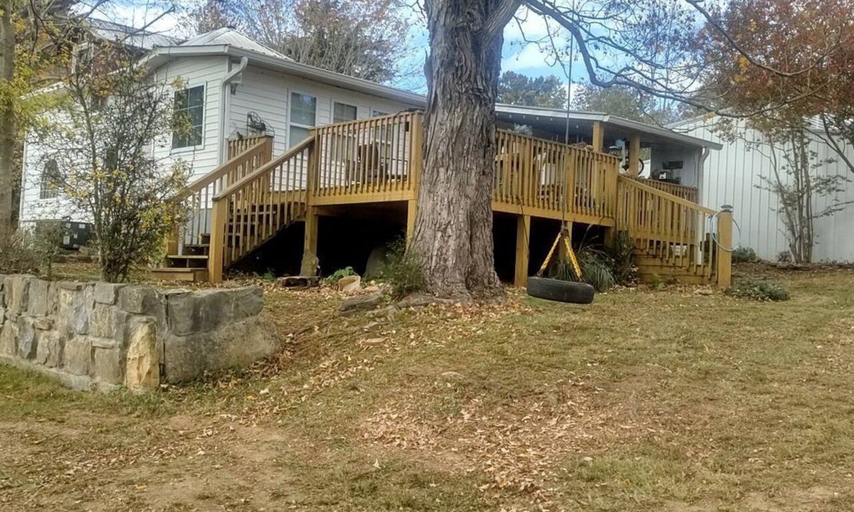 Sparta House | Charming Farmhouse Glamping Cabin in Sparta, Tennessee