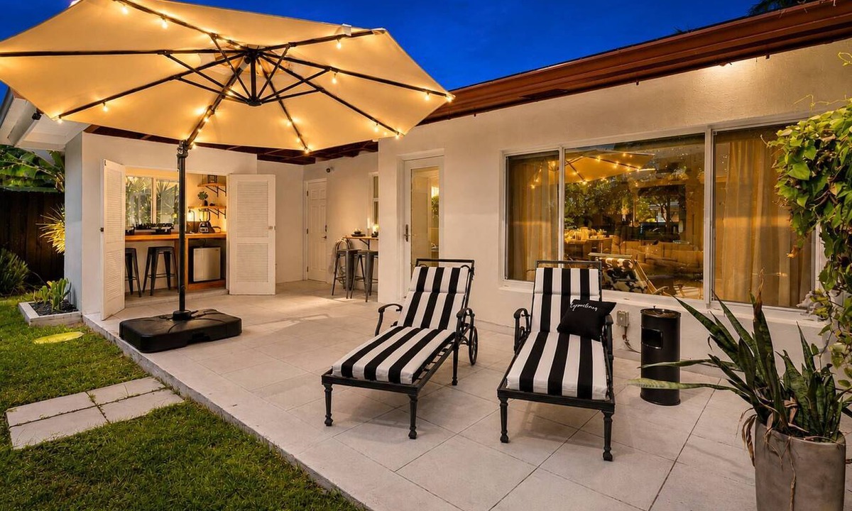 Poinsettia Heights House | Charming Florida Oasis with Private Yard, Backyard Bar & Near Vibrant Hotspots