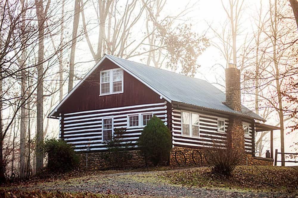 Greeneville Cabin | Charming Glamping Rental with Fireplace near Great Smoky Mountains National Park