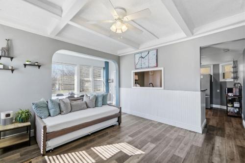 Beechmont House | Charming Historic Foursquare Home 4BR Backyard