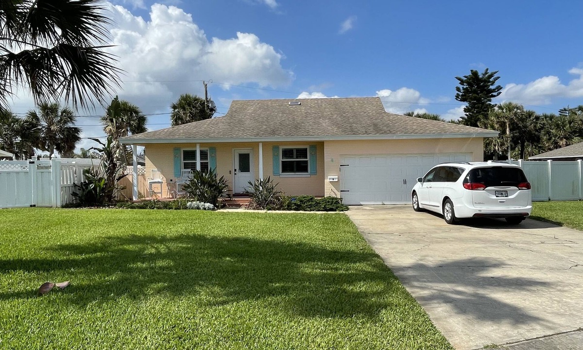 Rivocean House | Charming home by the Sea! 3rd house from the beach! Pets welcome. 3BR, 2 bath
