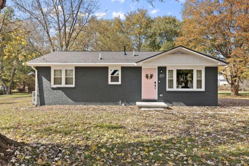 White House House | Charming home just 30 minutes north of Nashville
