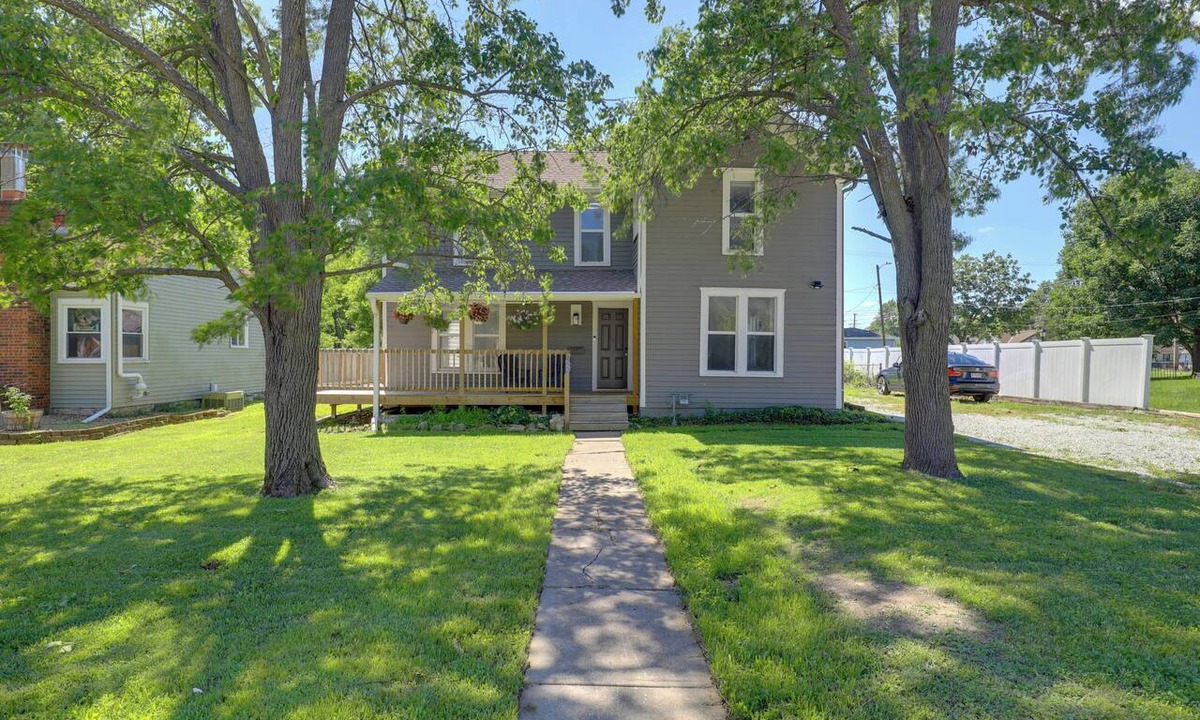 Lee's Summit House | Charming Home, Walkable to Downtown Lee's Summit