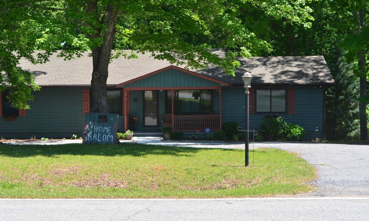 Landrum House | Charming House in Downtown Landrum