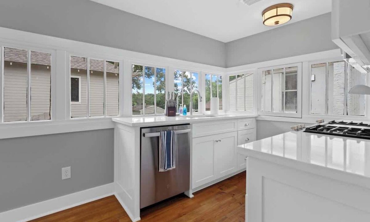 Hillcrest Apartment | Charming Luxury Retreat in Little Rock