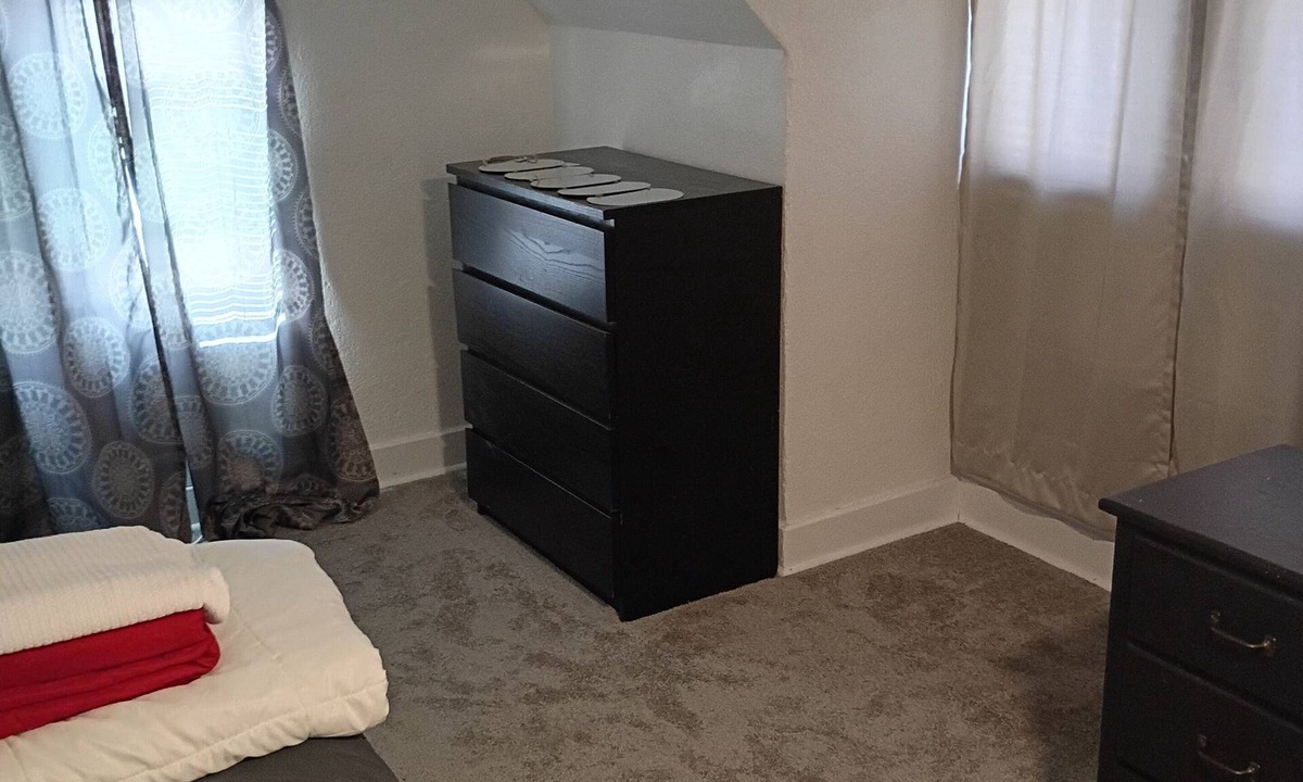 Cedar Falls House | Charming private sleeping room near trails in fabulous downtown Cedar Falls