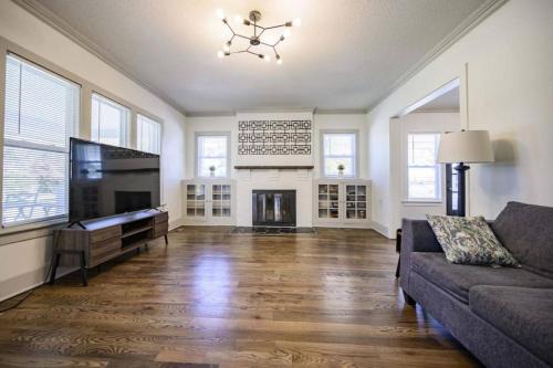 Winchester House | Charming Retreat 5 Min to Tims Ford Lake Sleeps 8
