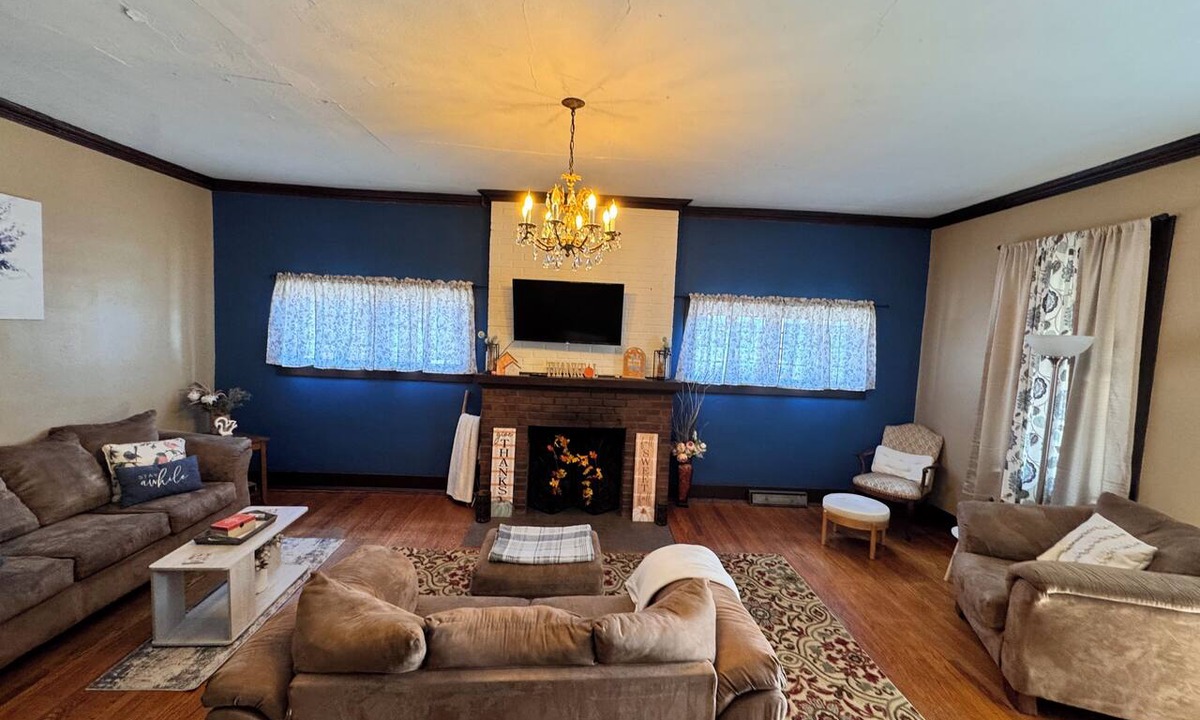 Shelbyville Apartment | Charming Victorian at Lake Shelbyville ⋅ Sleeps 6 ⋅Sunroom ⋅ Fire Pit ⋅ Parking