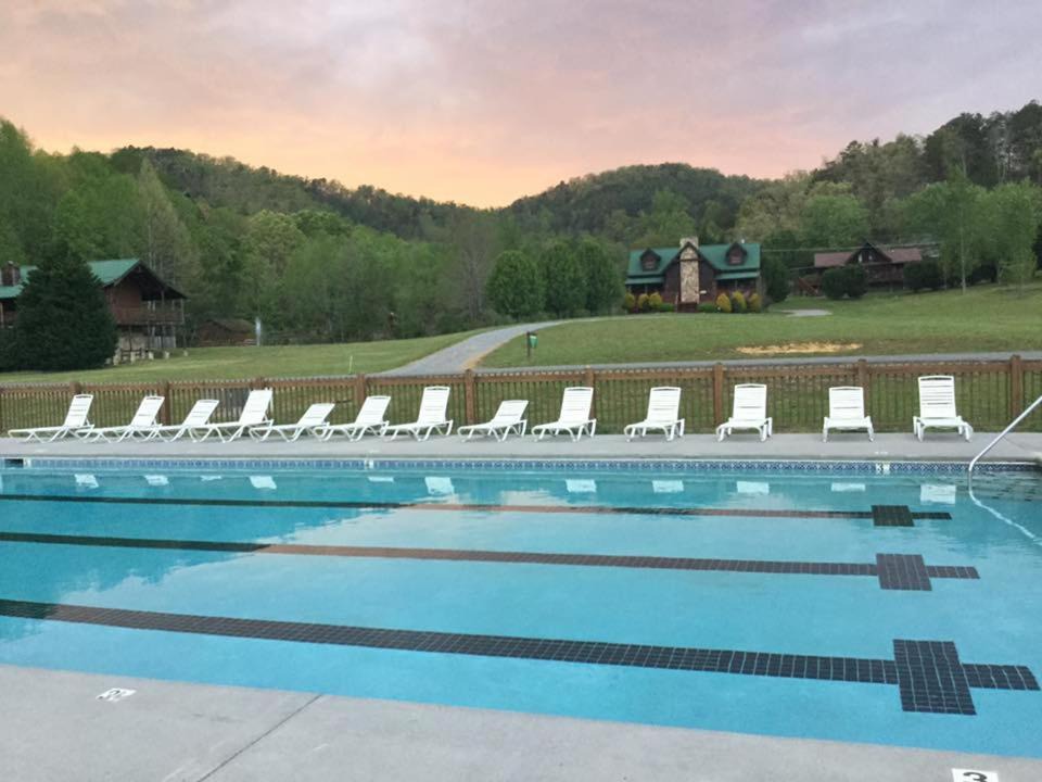 Smoky Mountains Ski Chalet | Chasing Butterflies Treehouse, Hot Tub, WIFI, As seen on Barnwood Builders!