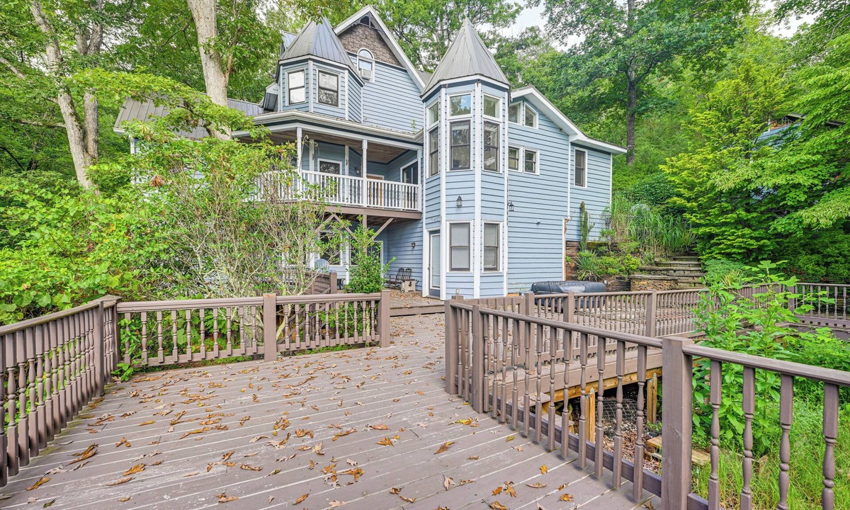 Franklin Cottage | Chateaux-style Franklin Retreat w/Sauna and More