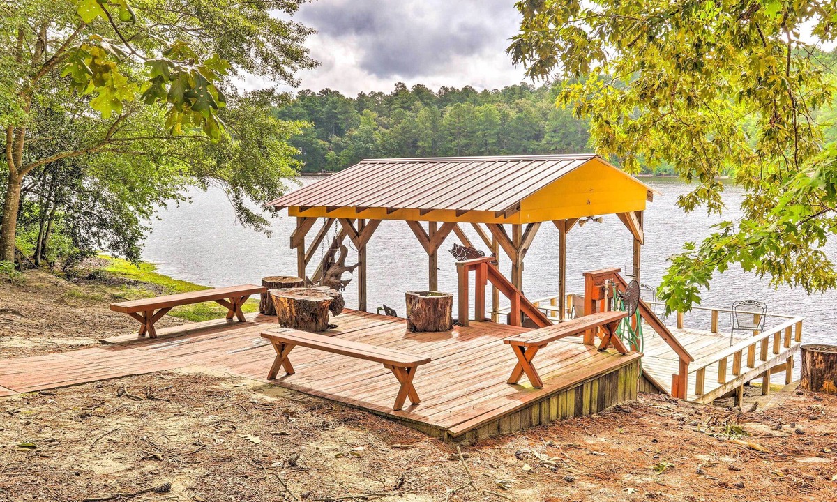 South Carolina Lakes & Blackwater Rivers Cottage | Cheery Swansea Home on Calmont Pond w/Dock!