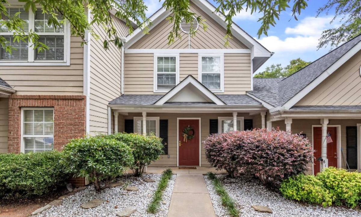 Dunean Condo | Chefs Kitchen, King Beds, Smart TVs. Close to downtown! Dead End Street