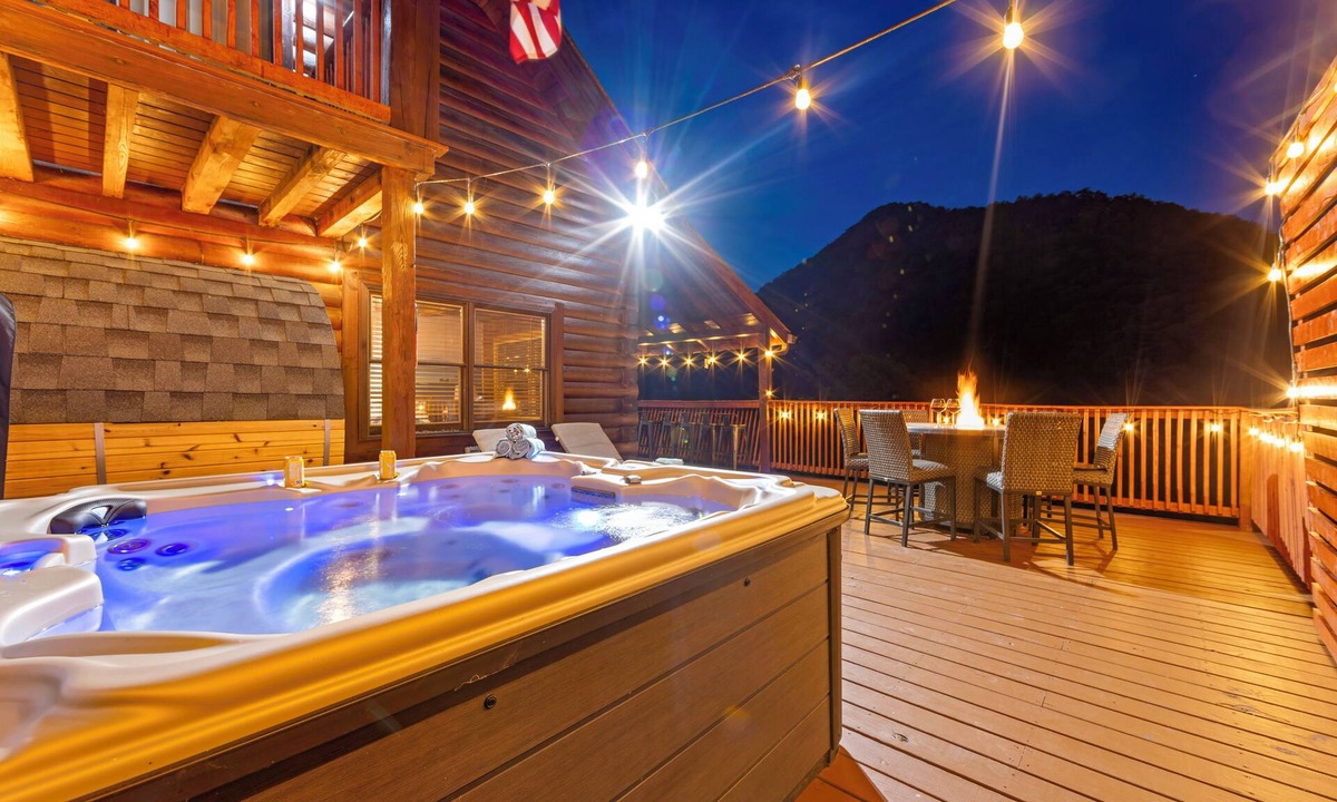 Maggie Valley Cabin | Cherokee Cabin/Hot Tub/Pet Friendly