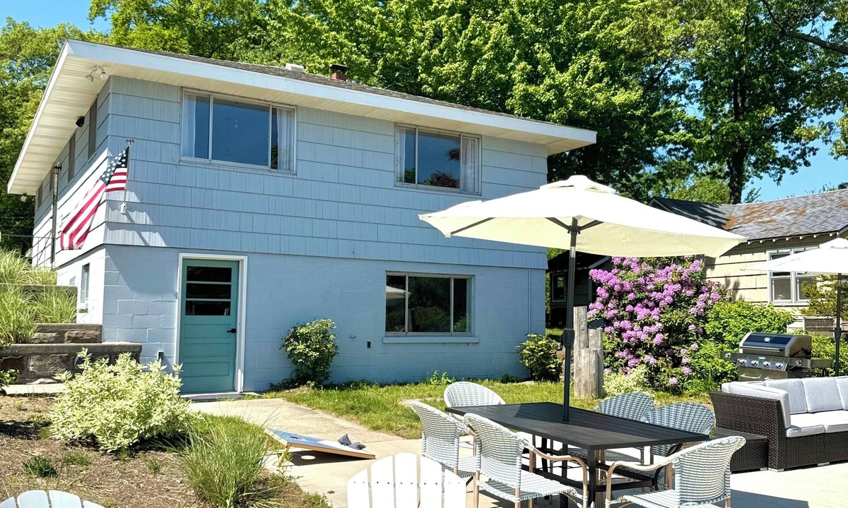 Spring Lake House | Chic Lakefront Home