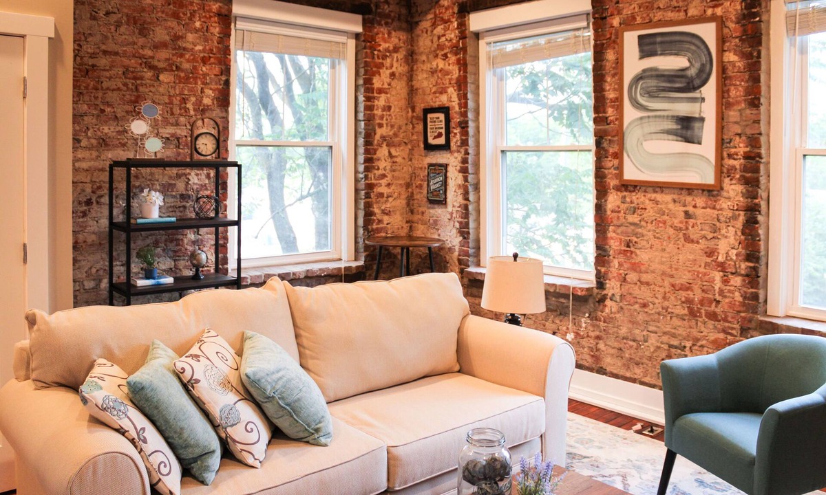 Butchertown Apartment | Chic Rustic Loft minutes from Downtown! Short walk to Lynn Stadium and Breweries
