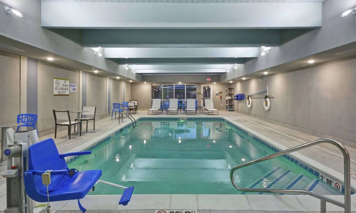 Alpine Center Hotel | City Lights and Comfort Nights: Kitchenette, FREE Breakfast | Pets are Allowed!