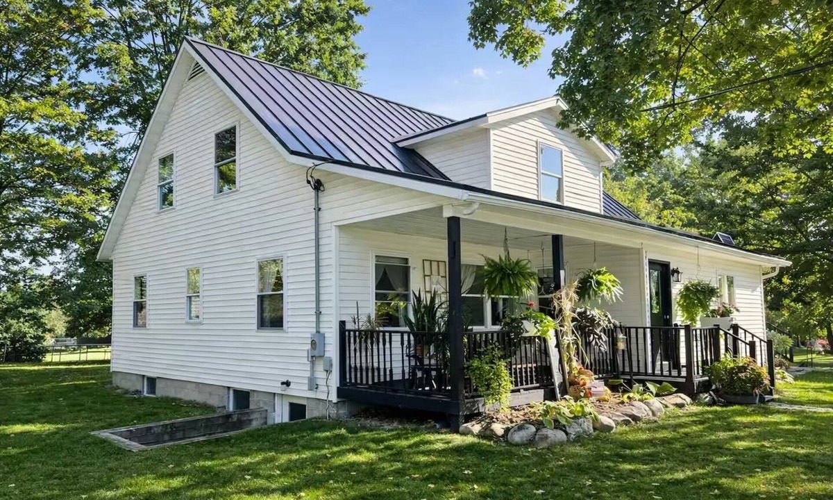 Mio House | CJ Ranch - Spacious Up North Getaway on 55 acres