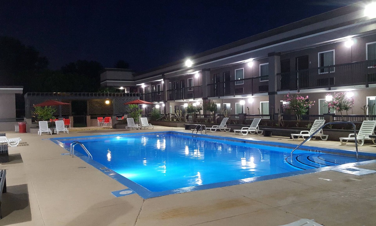 Russellville Hotel | Clarion Inn & Suites Russellville I-40