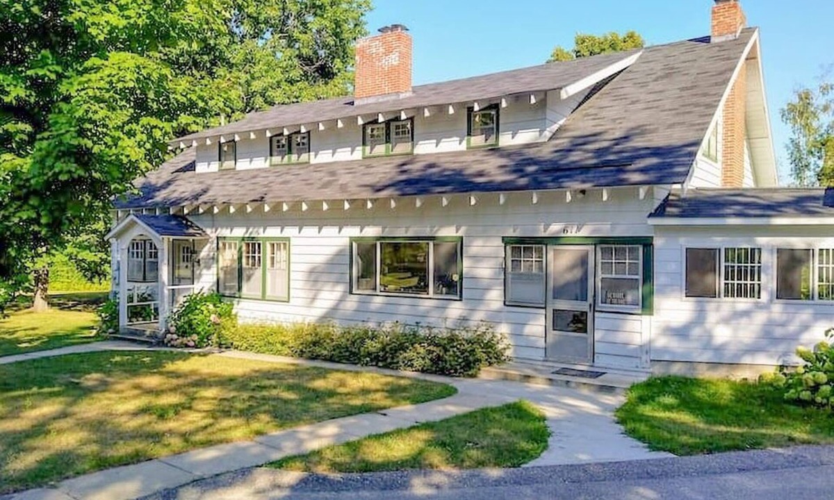 Lake Leelanau Cottage | Classic 1920 cottage, huge lot, loads of parking, boat dock, fire pit, private.