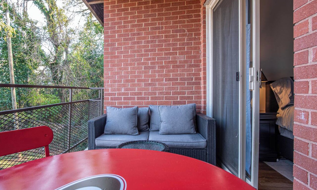 Athens Condo | Classic City Getaway - Walk to Sanford Stadium!