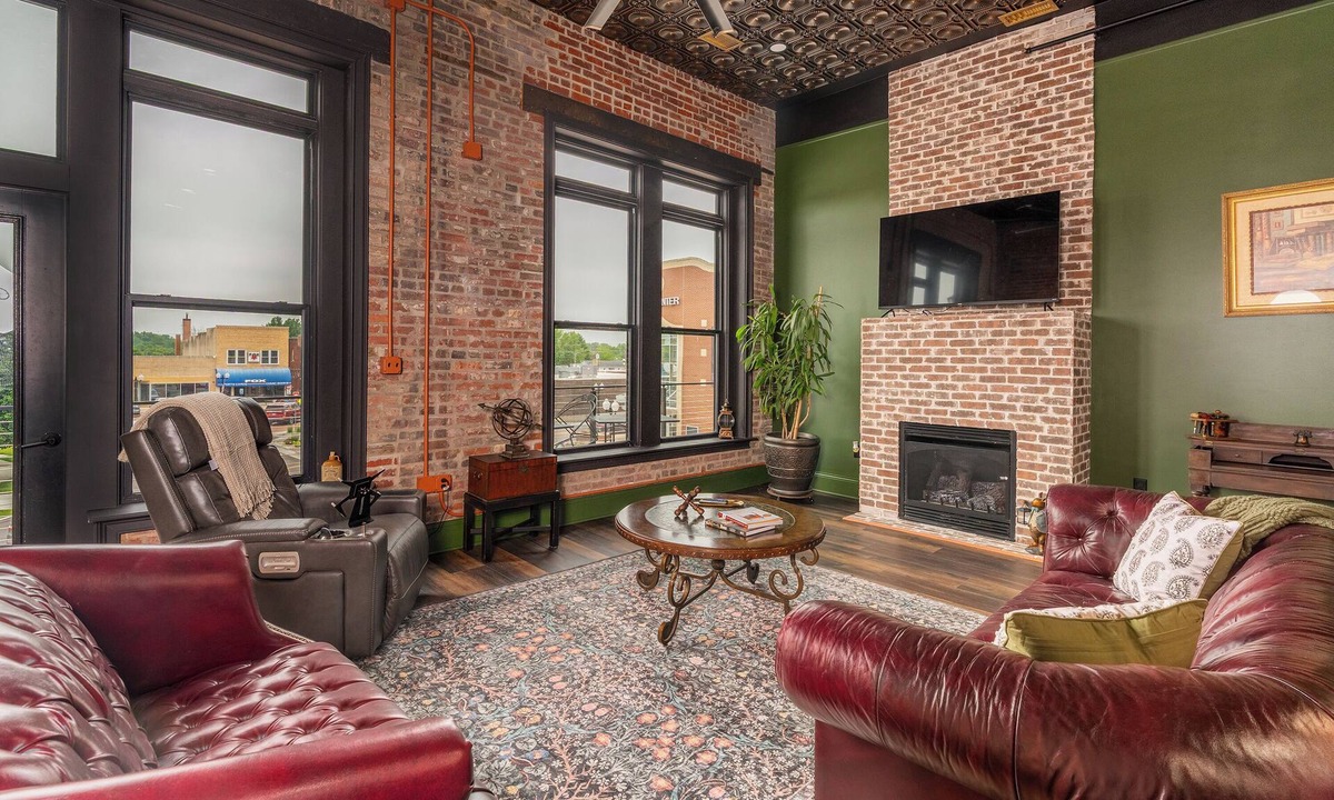 Marion Apartment | Clawfoot Tub · Historic Downtown