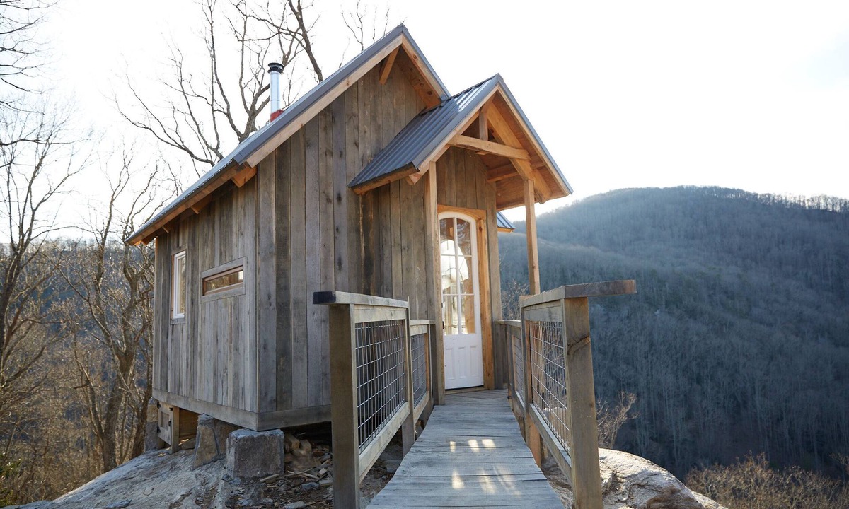 Fletcher Cabin | CLIFFSIDE CABIN - Breathtaking Cliffside Gem Off Grid-Cabin Adventure!