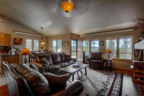 Benchmark House | Cliffview Cabin