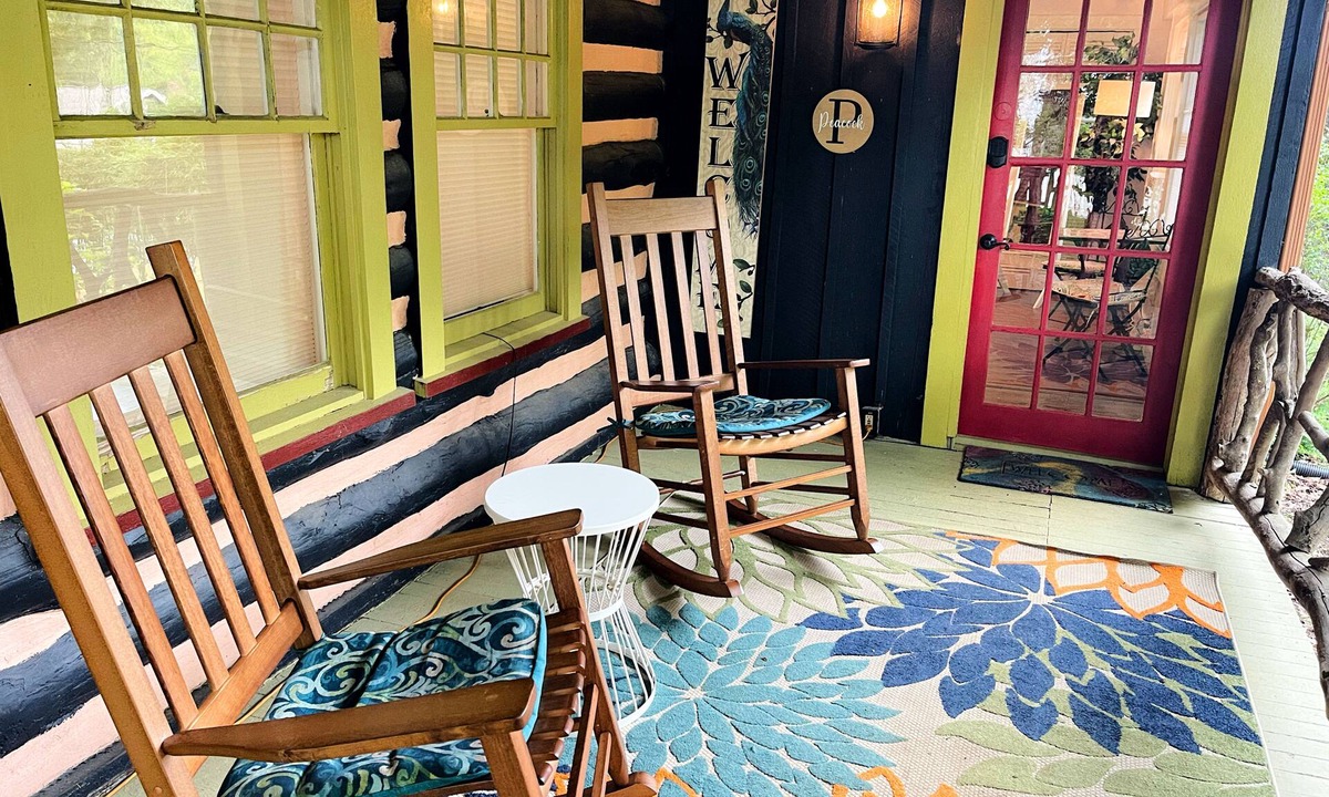 Grove Park- Sunset Cottage | CLOSE TO DOWNTOWN- The Peacock Retreat- Dogs Stay Free