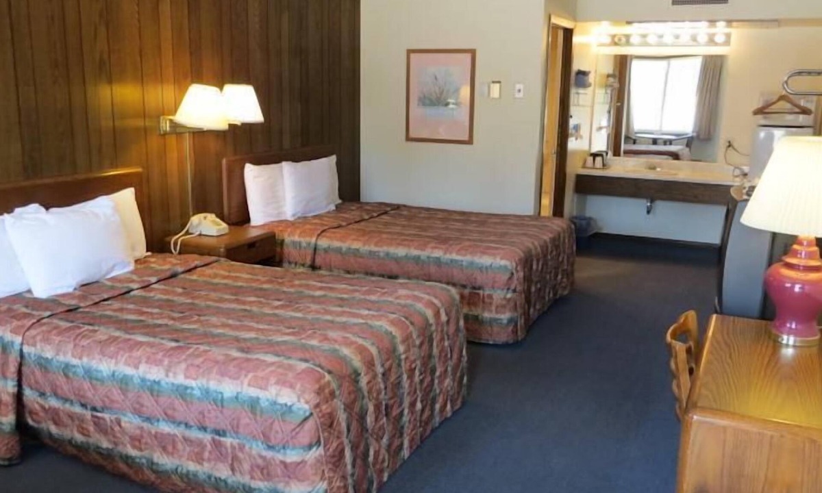 Mitchell Hotel | Coachlight Motel