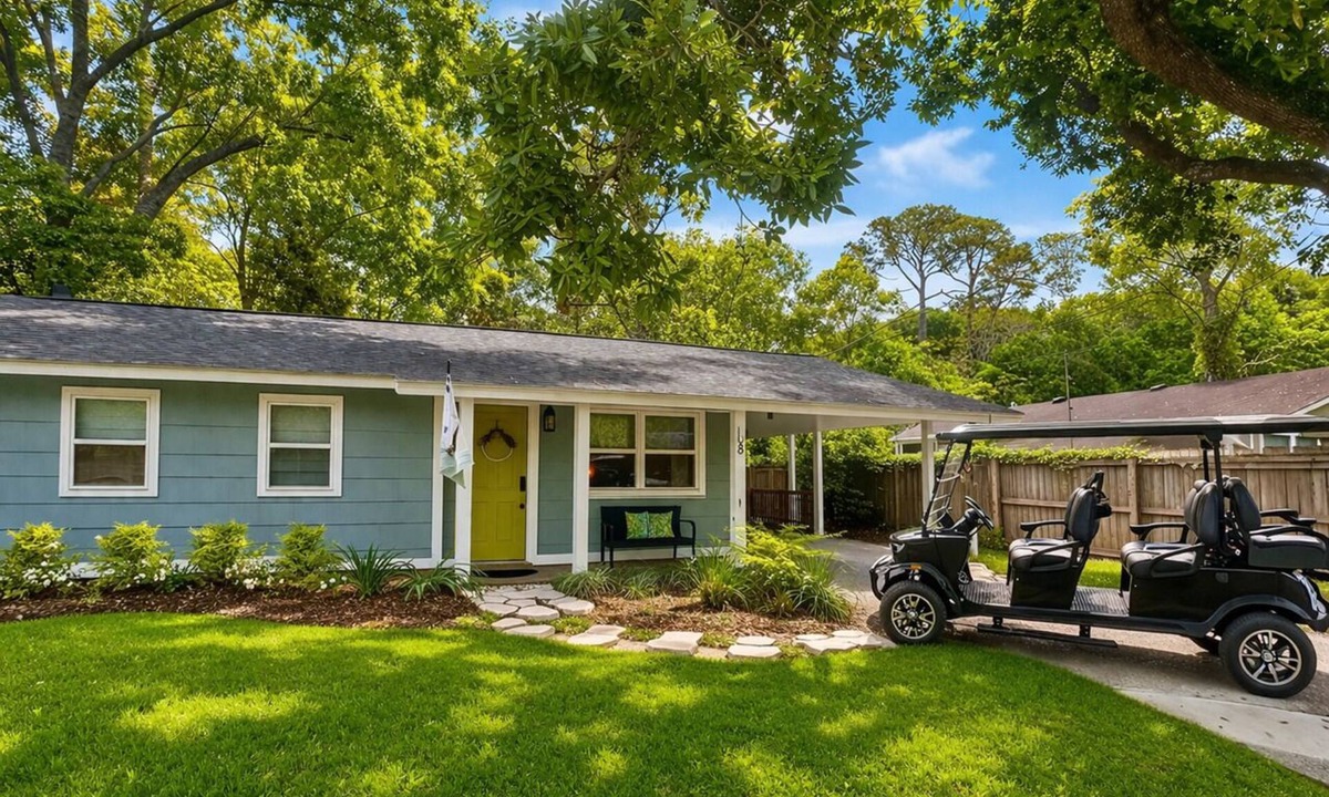 Ocean Springs House | Coastal Charm - close to the beach & downtown Ocean Springs! With golf cart!