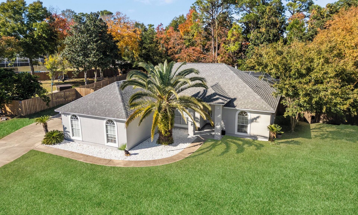 Gulf Breeze House | Coastal Escape in Gulf Breeze! 3BR w/Pool, Putting Green & Fire Pit