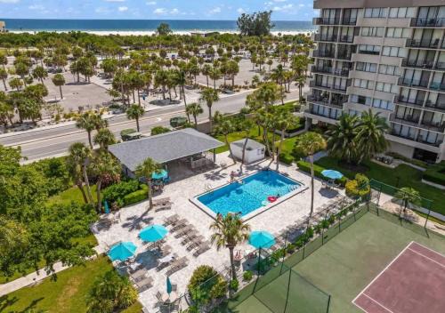 Siesta Key House | Coastal Lakehouse Condo on Siesta Key Public Beach