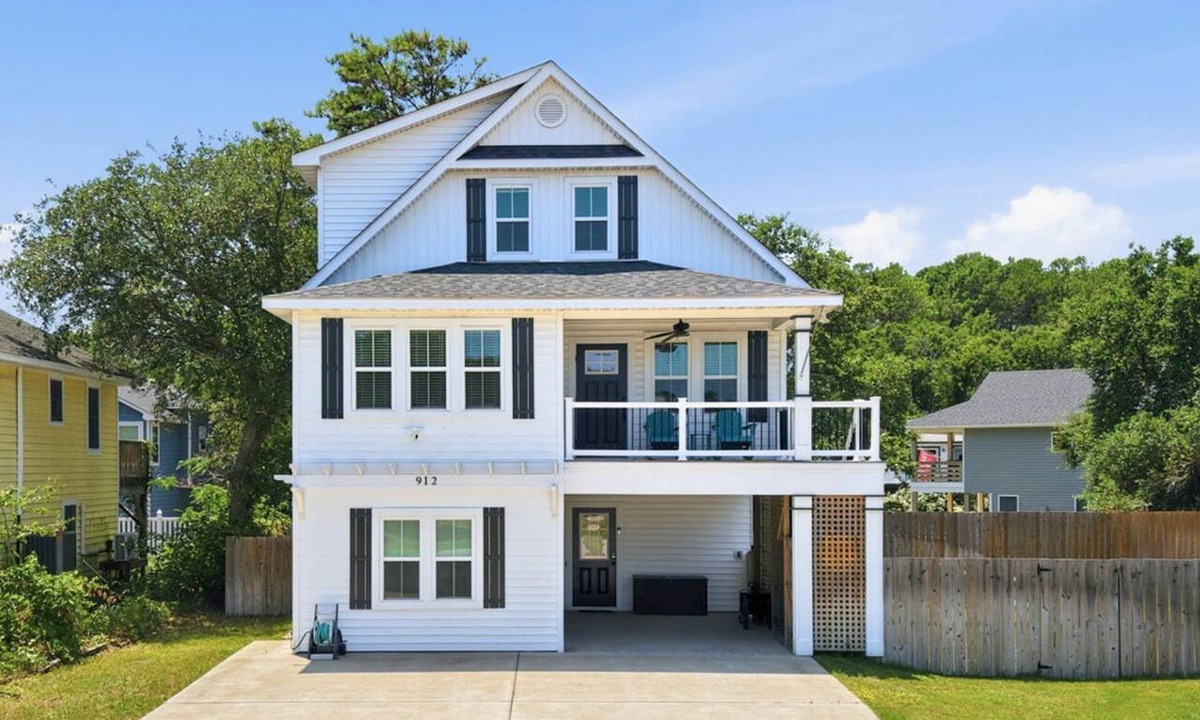Colington House | Coastal Unwind 4 Bedroom Home in Kill Devil Hills