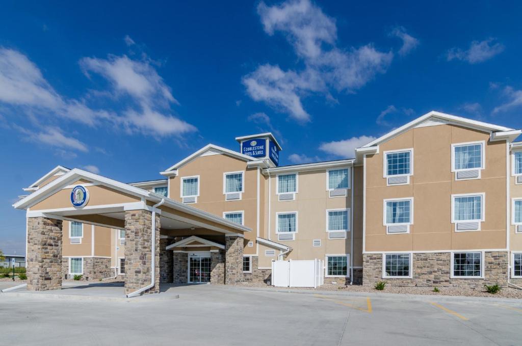 Newport Hotel | Cobblestone Hotel & Suites - Newport