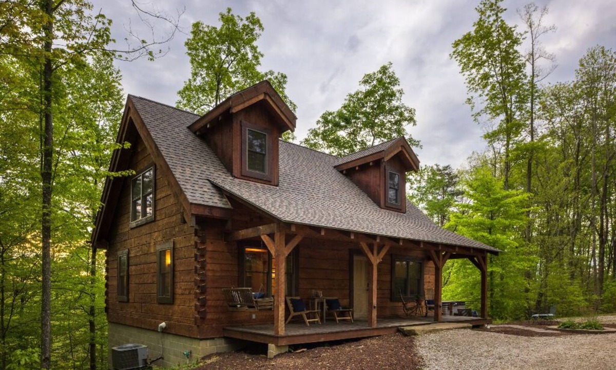 Logan Cabin | Cohosh - Hand hewn private log cabin with views