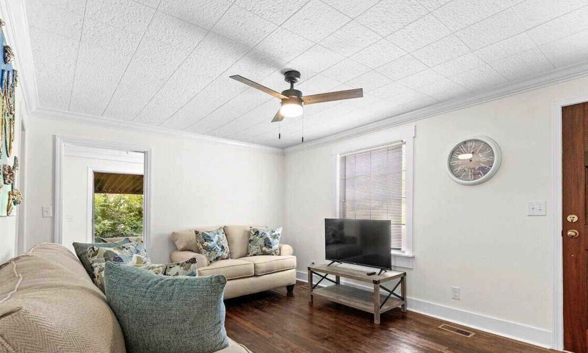 East Ridge House | Come and enjoy this Cute and cozy home