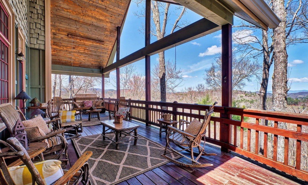 Cashiers House | Come Stay at Bear Necessities That Offers Everything You Need For a Great Vacation!